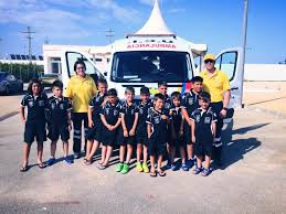 Equipo sanitario durante la cobertura de un evento con público