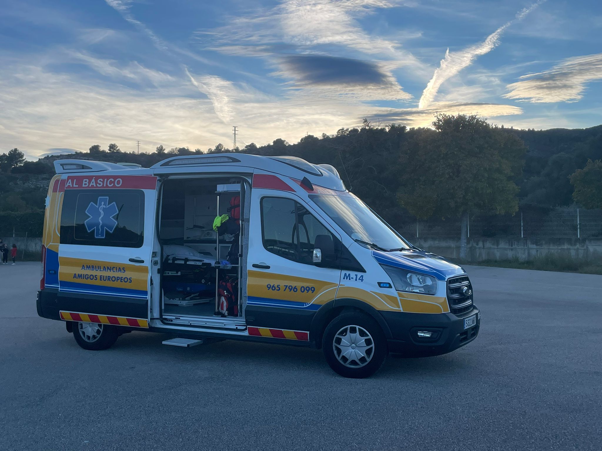 Ambulancia asistencial de Amigos Europeos